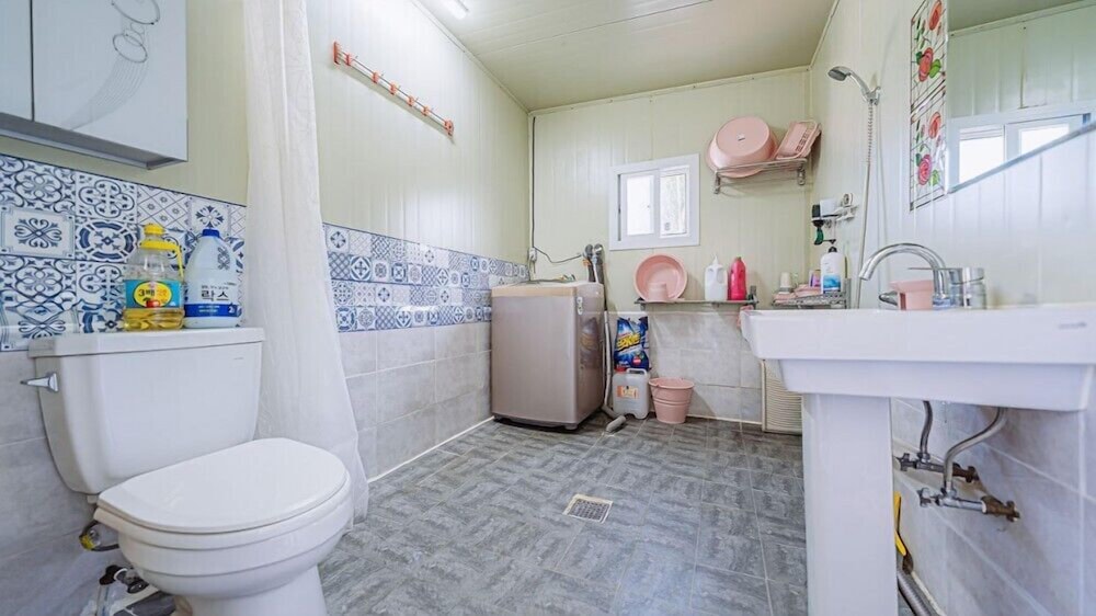 Room (private house) - Photo 2