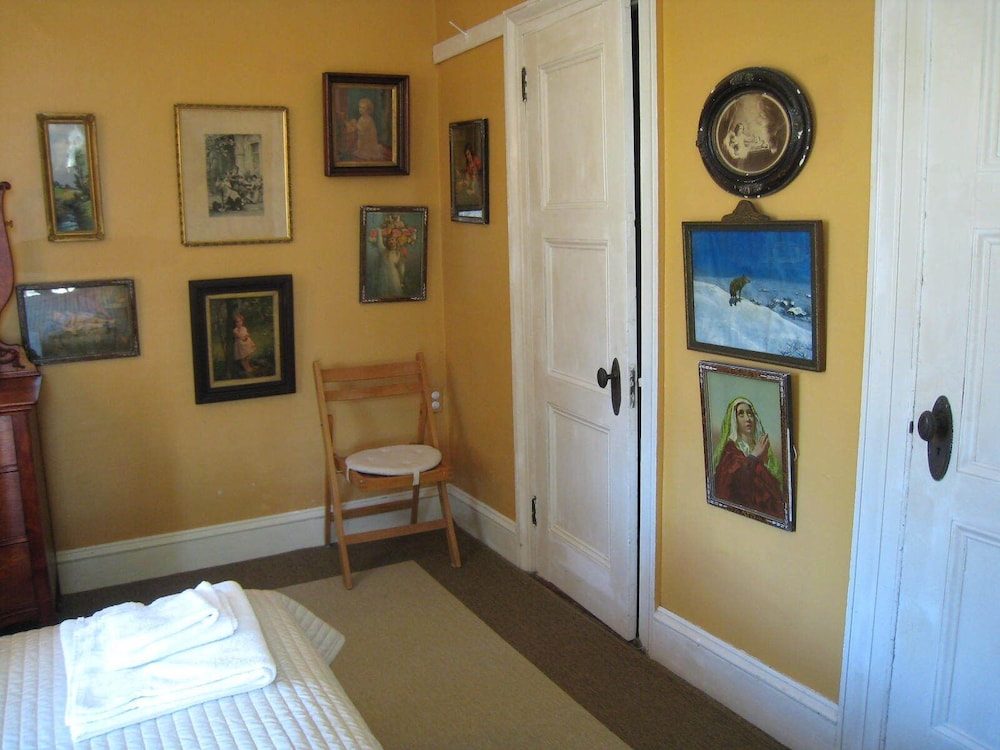 Orange Room, 1 Queen Bed, Garden View photo 3