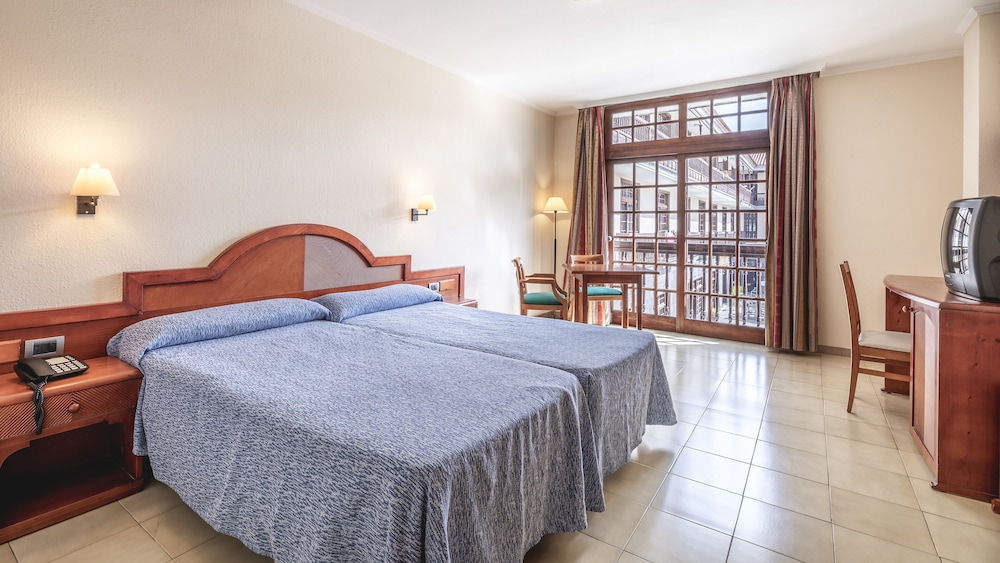 Studio, Balcony (1 adult)