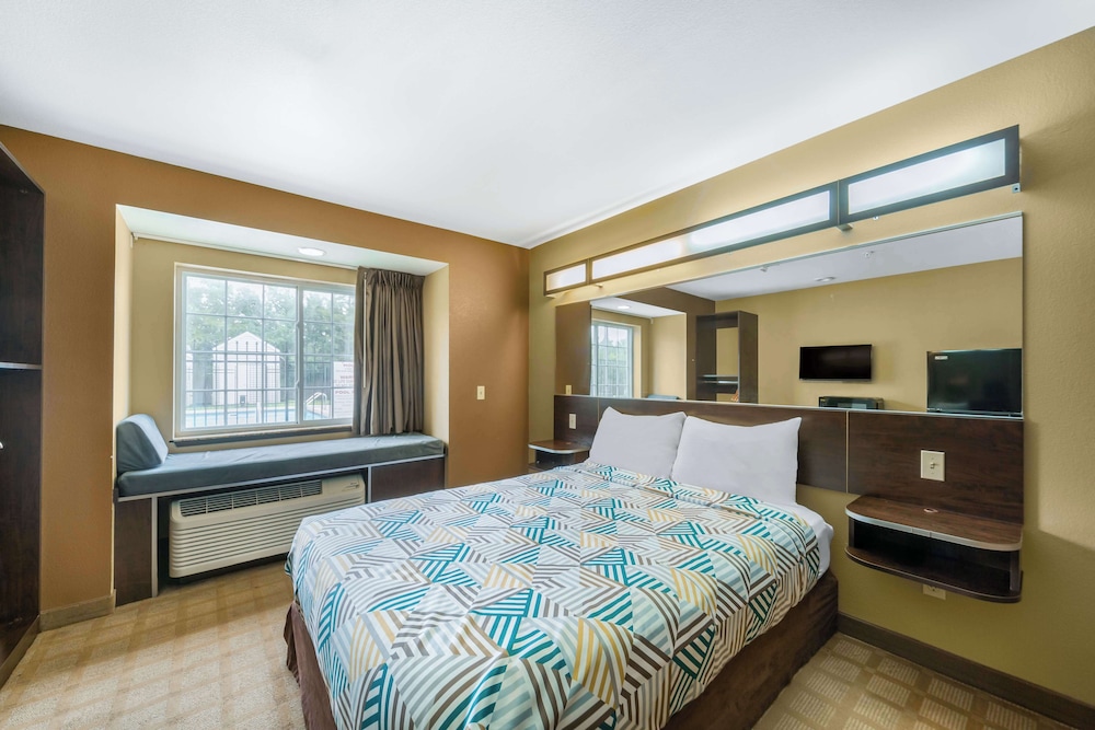 Standard Room, 1 Queen Bed, Non Smoking photo 3