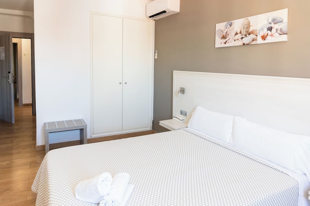 Family Quadruple Room (2 adults + 2 children) photo 3