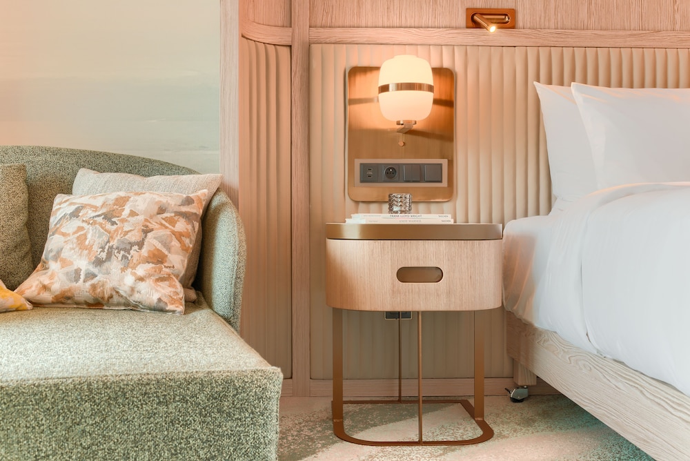 Deluxe Room, 1 King Bed, Balcony - Photo 8