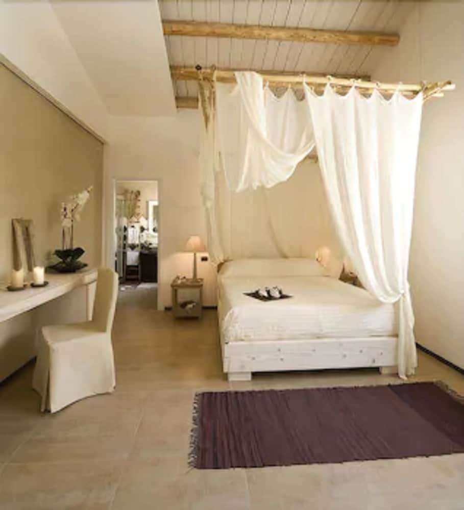 Double or Twin Room - Photo 4