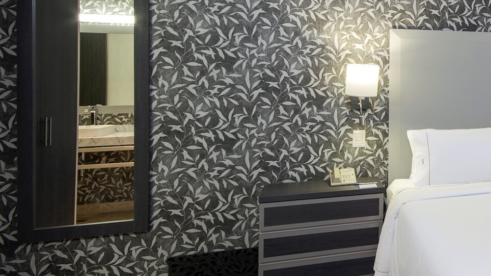 Room (Specialty) photo 1