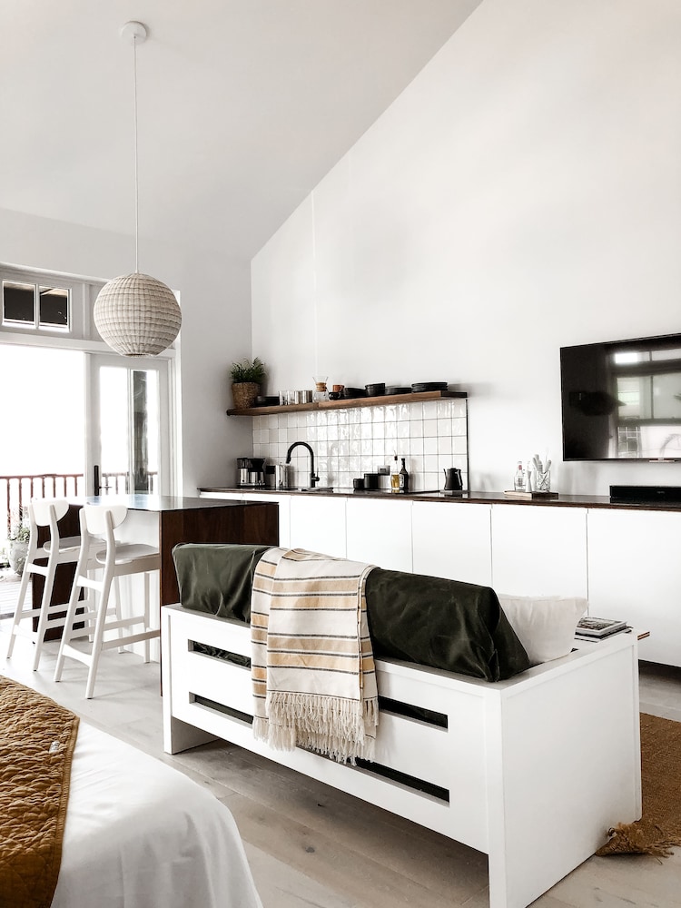 Luxury Studio, 1 Queen Bed, Beach View