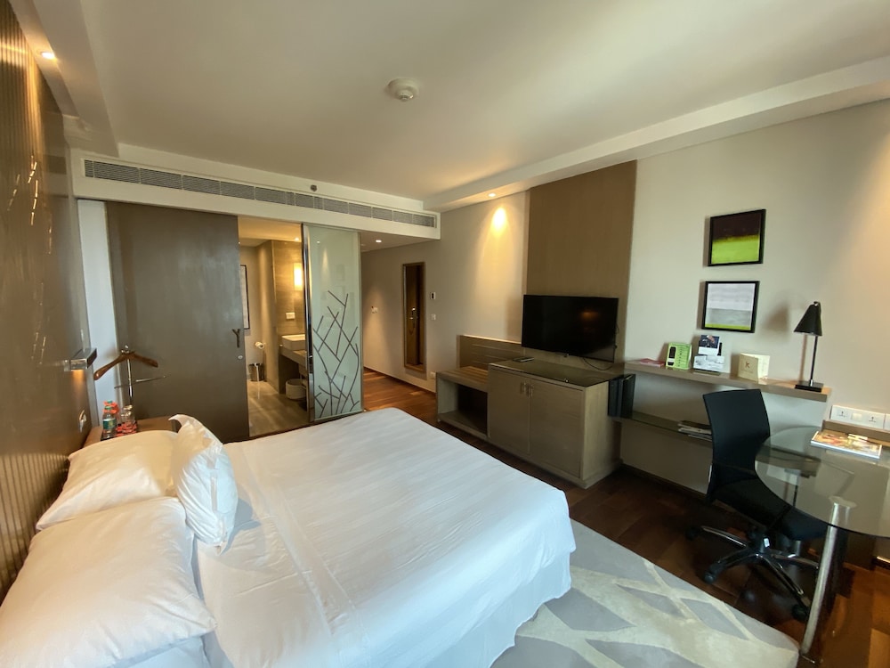 Suite, 1 King Bed (Executive Suite) photo 2