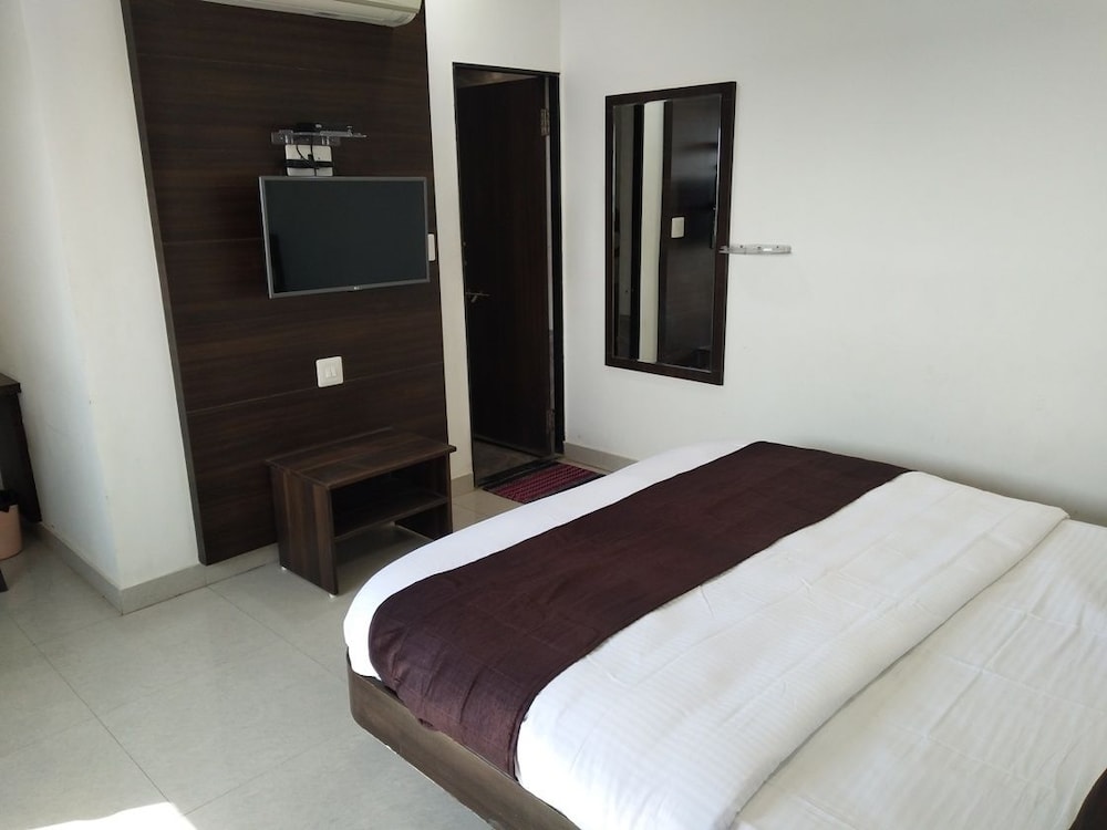 Double Bed Deluxe Non Ac Room photo 1