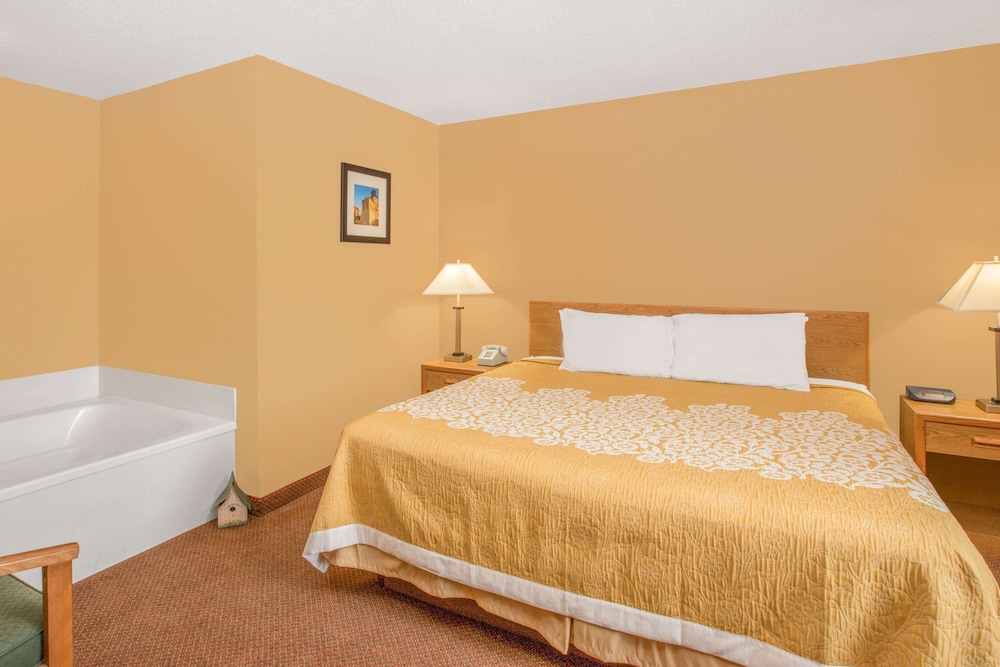Suite, 1 King Bed, Refrigerator photo 3