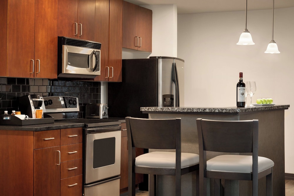 Suite, 1 Bedroom - Photo 4