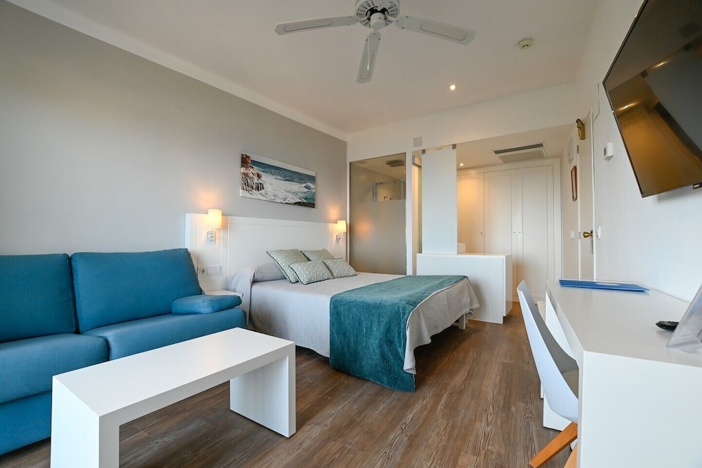 Junior Double or Twin Room, Balcony, Sea View (2 Adults + 1 Child)