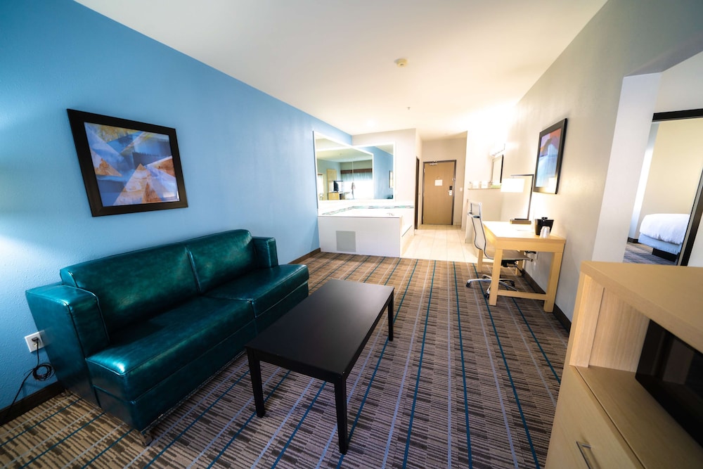 Suite, 1 King Bed, Non Smoking, Jetted Tub photo 3