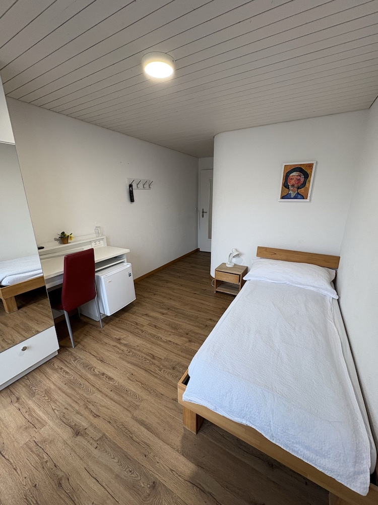 Basic Single Room, Balcony, Courtyard View