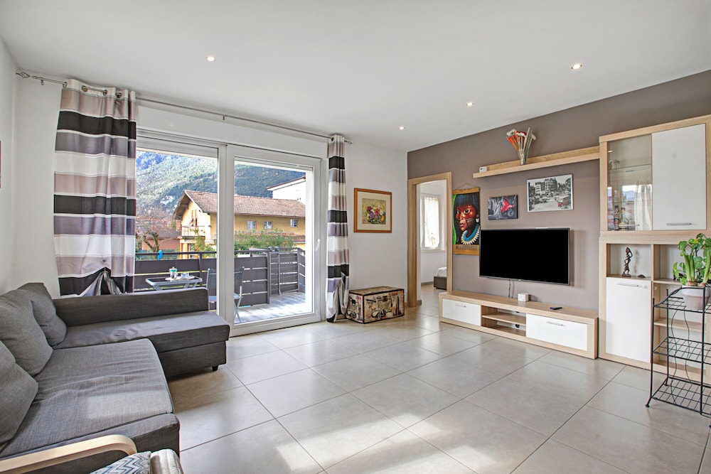 Family Apartment, Multiple Bedrooms (Thomas's House)