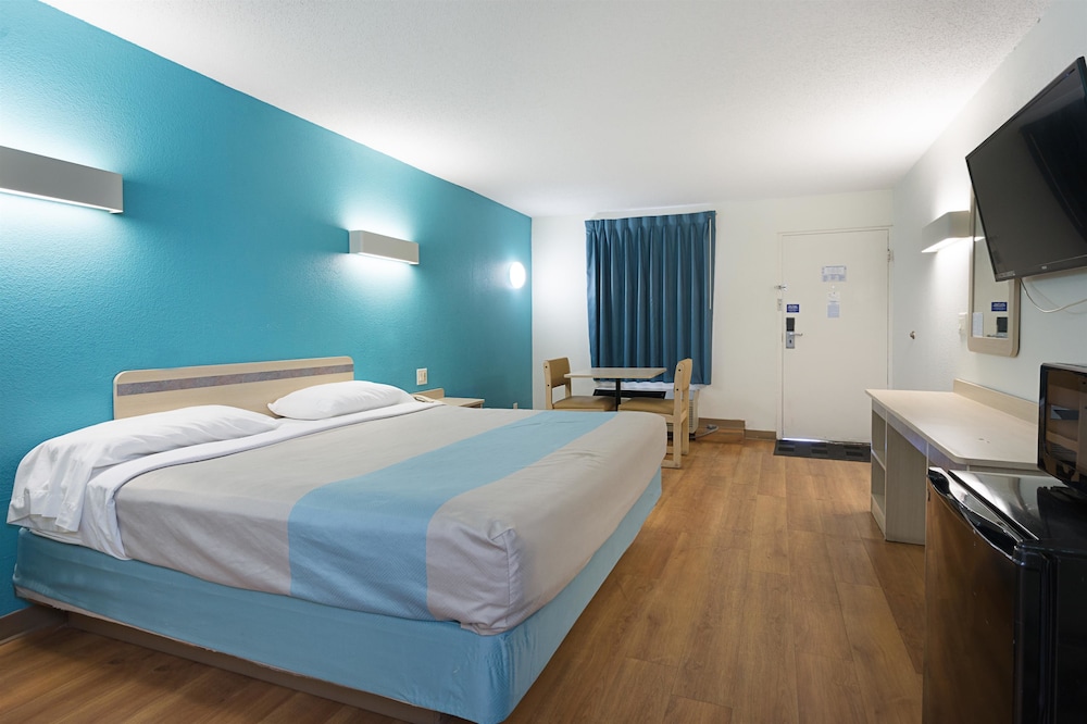 Standard Room, 1 Queen Bed, Accessible, Non Smoking photo 3