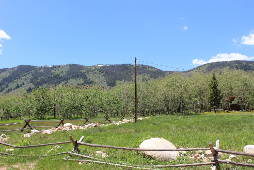 Standard Room, 2 Queen Beds, Mountain View photo 2