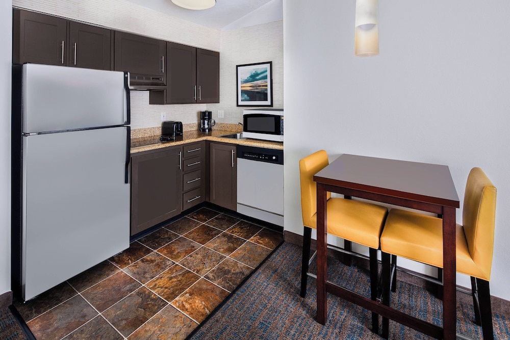 Suite, 1 Bedroom - Photo 3
