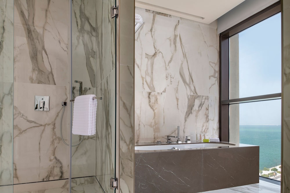 Suite, 2 Bedrooms, Balcony (Sea View) - Photo 6