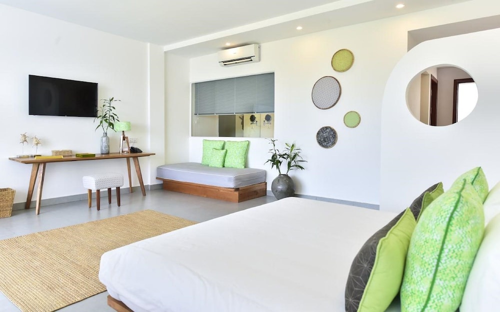 Deluxe Double Room, Balcony, Sea View - Photo 2