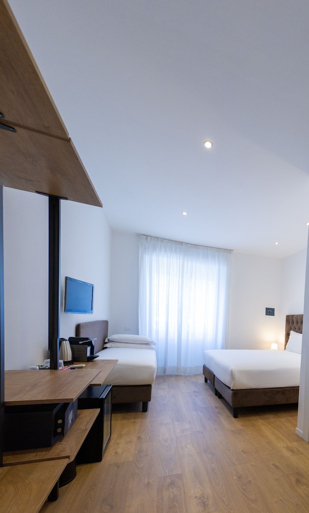 Deluxe Double or Twin Room photo 3