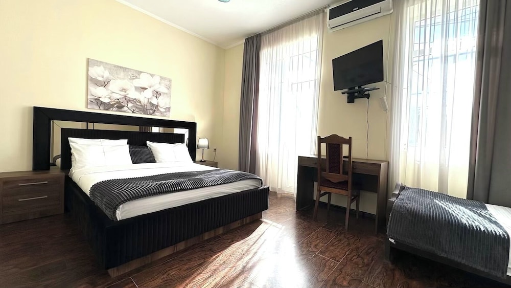 Basic Triple Room, 3 Bedrooms, Private Bathroom photo 1