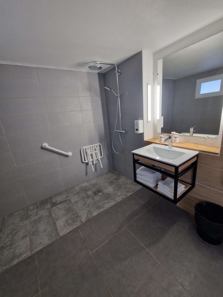 Standard Room, 1 Double Bed - Photo 12