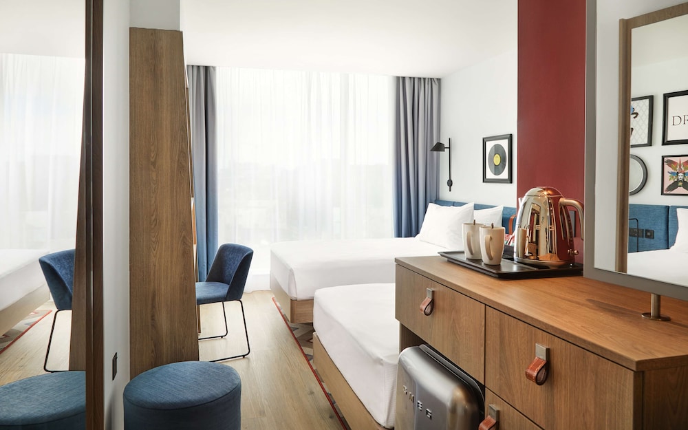 Twin Room, 2 Twin Beds, City View