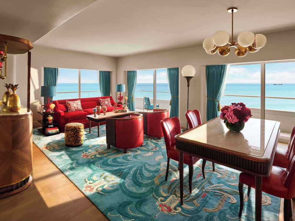 Premier Oceanfront View Corner 1 Bedroom Suite (Accessible)