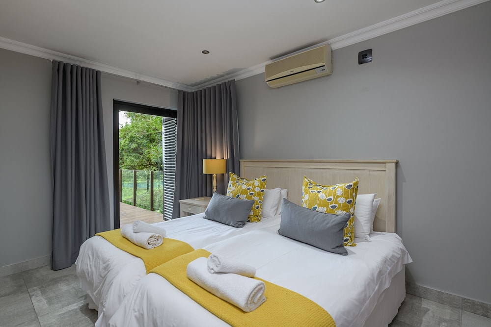 Luxury Villa, 4 Bedrooms photo 2