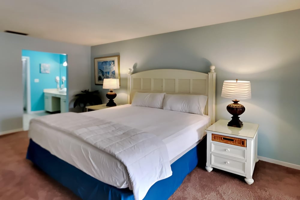 Condo, 1 King Bed with Sofa bed, Balcony (Villa 2209 - No Pets)