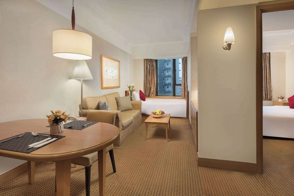 Family Suite, Multiple Beds, Smoking