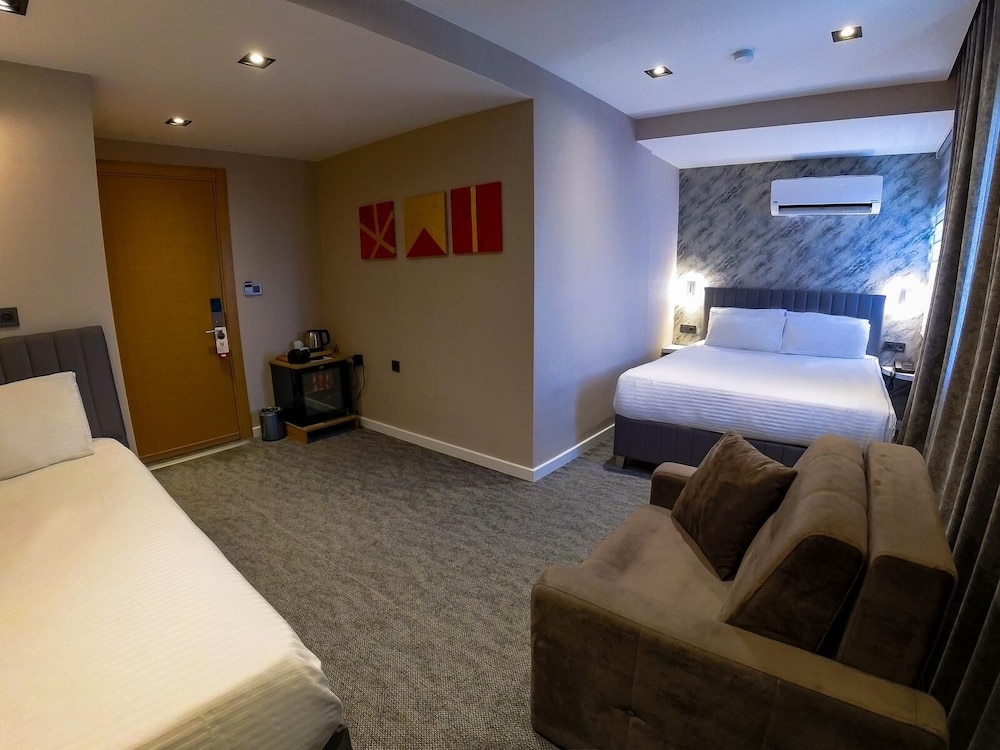 Deluxe Quadruple Room photo 1