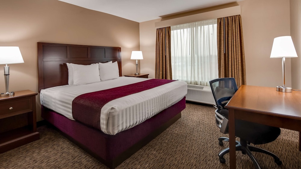 Suite, 1 King Bed, Non Smoking, Kitchen photo 3