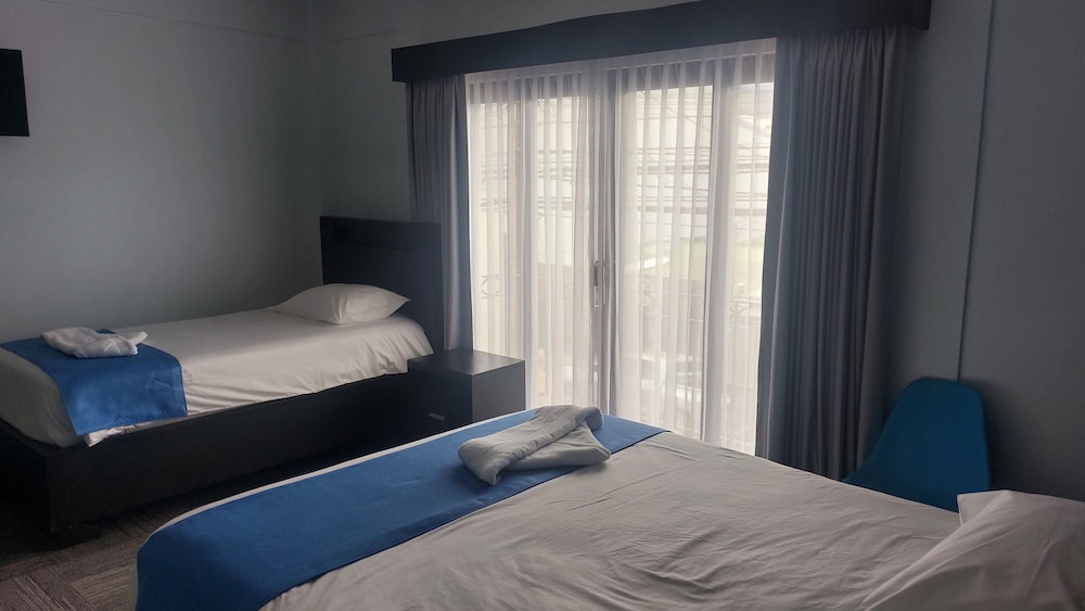 Junior Triple Room, Multiple Beds photo 2