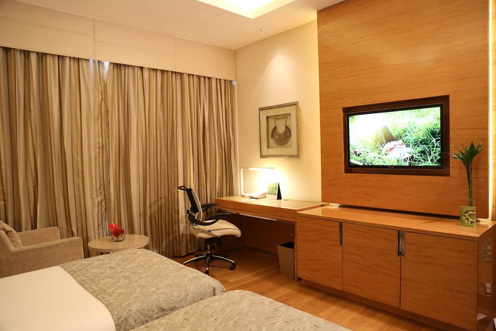 Taj Club Room Twin Bed with Bath Tub, Club Lounge Access photo 2