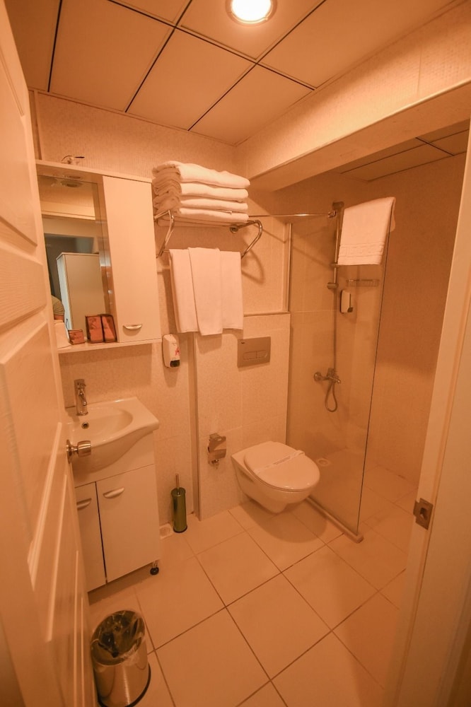 Standard Triple Room, Non Smoking - Photo 2