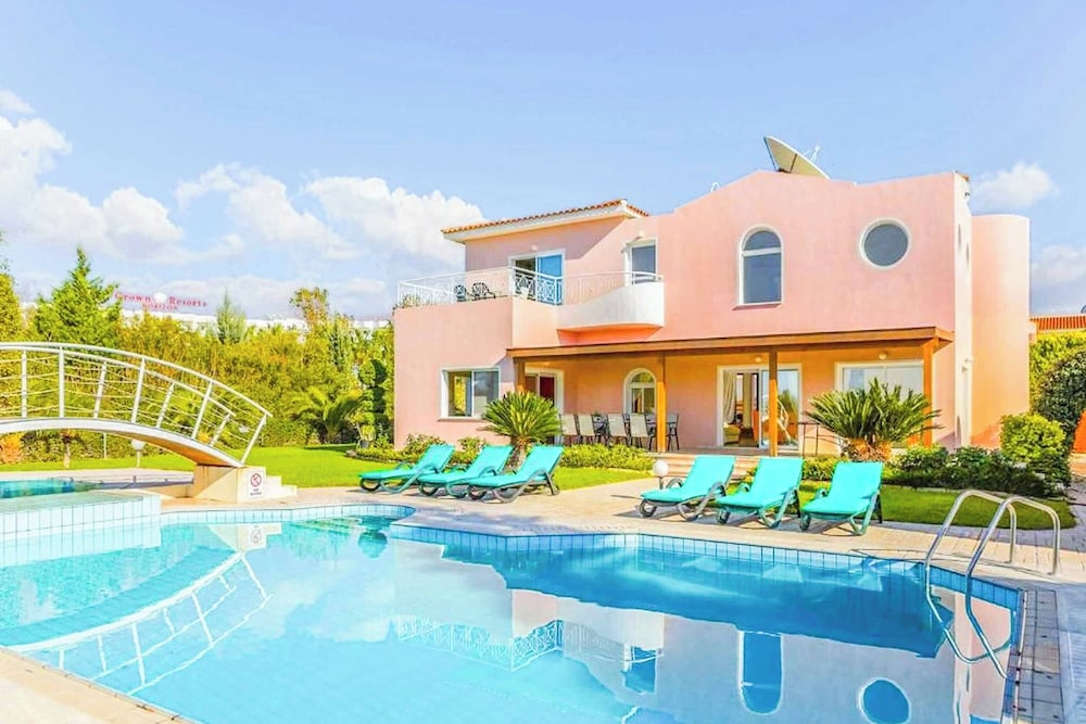 Villa (6 Bedrooms) photo 1