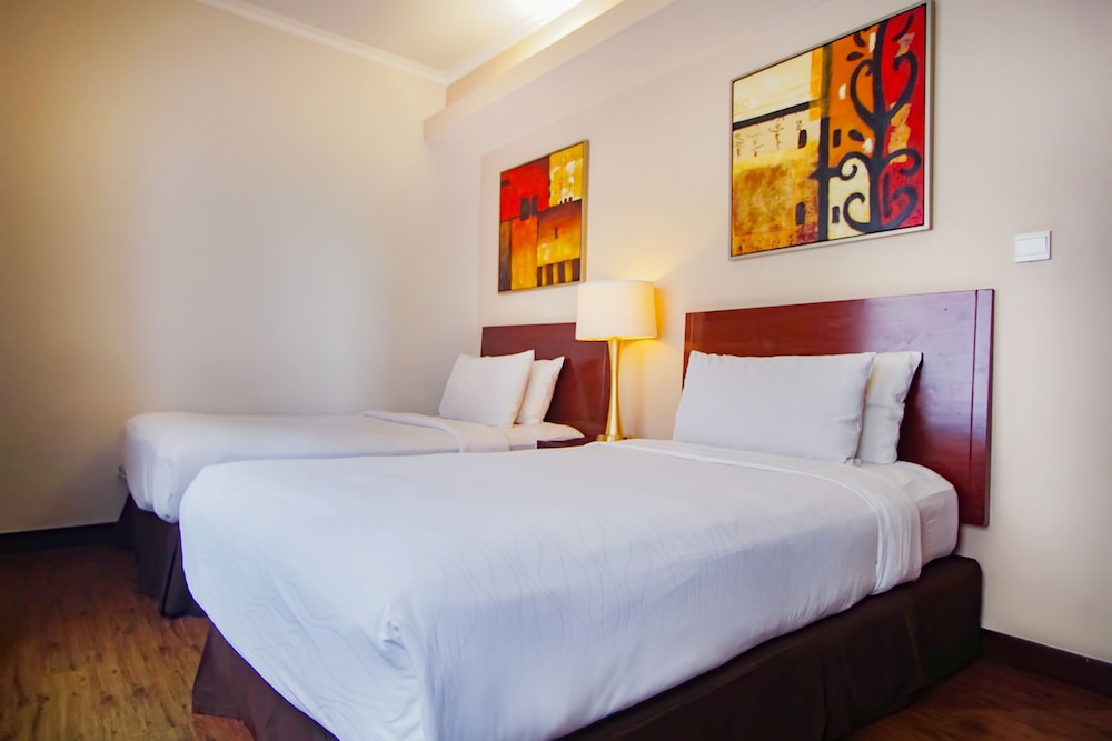 Deluxe Family Suite - Photo 6