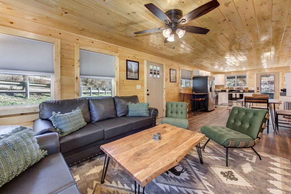 Cabin, Multiple Beds, Hot Tub, Mountain View (Green Creek Cabin)