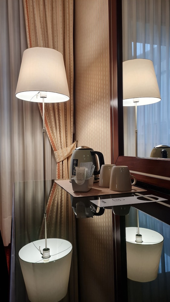 Standard Double or Twin Room - Photo 8
