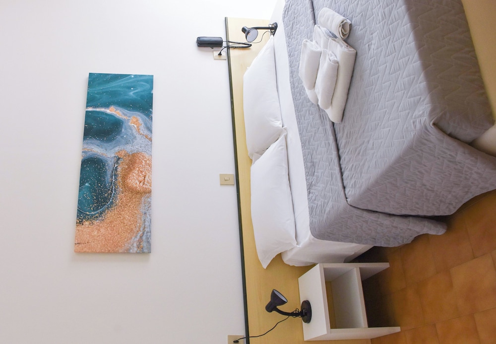 Economy Double or Twin Room, Balcony, Partial Sea View photo 1