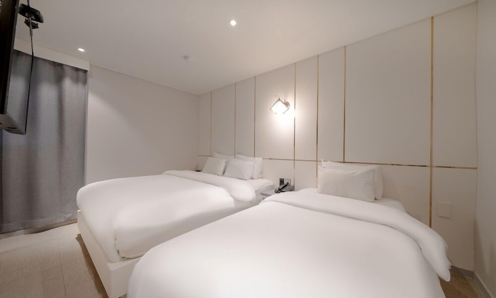 Suite - Photo 3