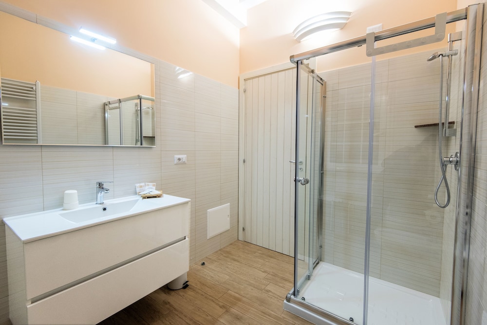 Classic Room, Non Smoking, Ensuite photo 2