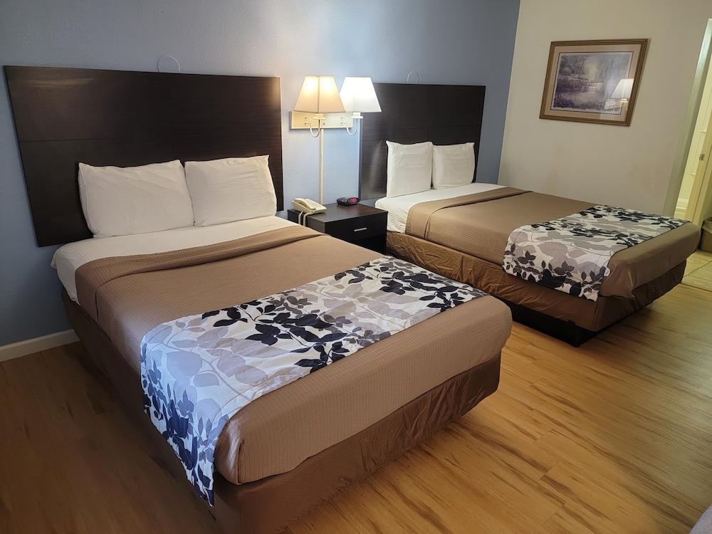 Room, 2 Queen Beds, Non Smoking photo 1