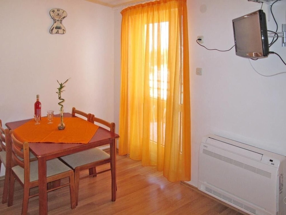 Apartment (Biljana - 150m from beach - A3(5)) photo 2