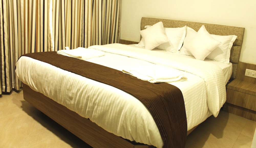 Double Room, 1 King Bed, City View photo 1