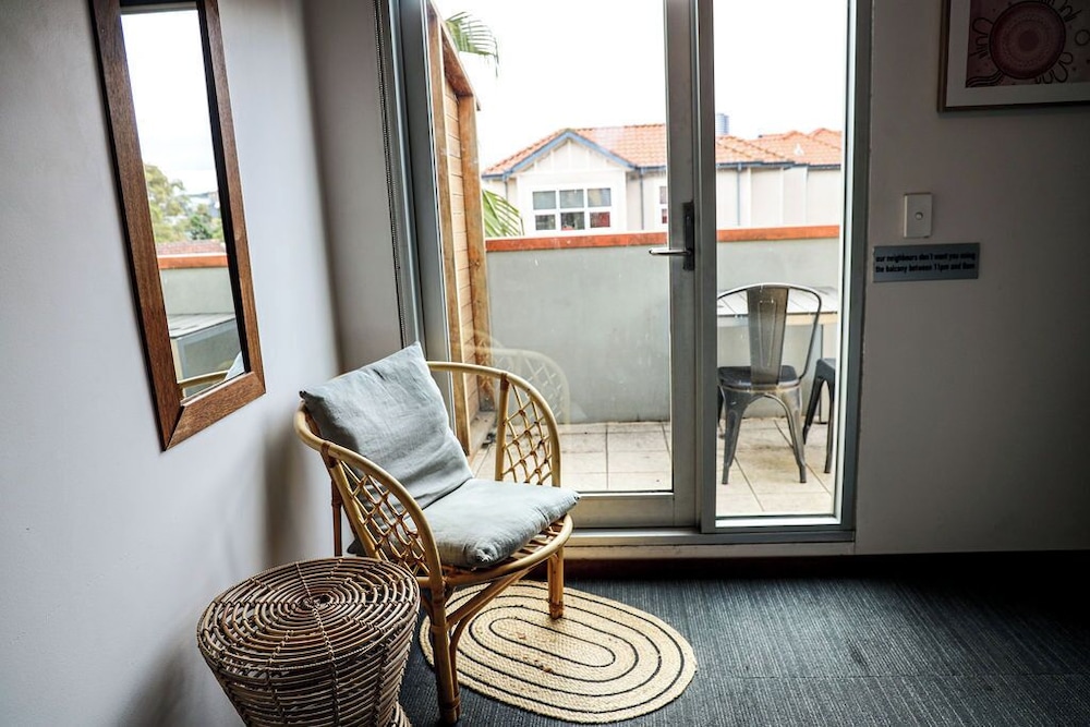 Private Queen Ensuite - Balcony - Photo 1