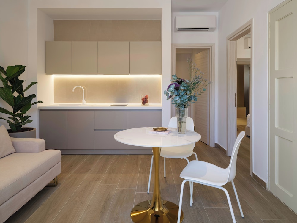 Deluxe Family Two Bedroom Suite with Sea View photo 2