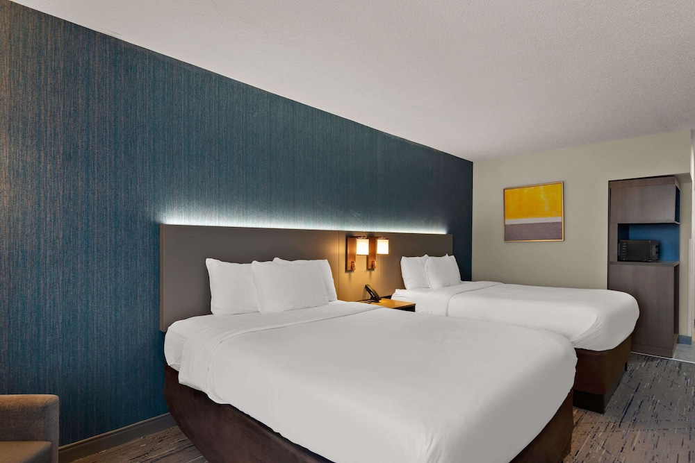 Standard Room, 2 Queen Beds - Photo 2