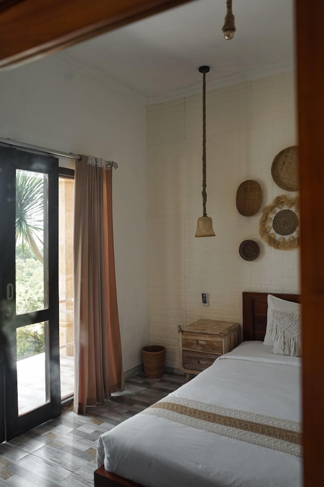Premier Bungalow photo 2