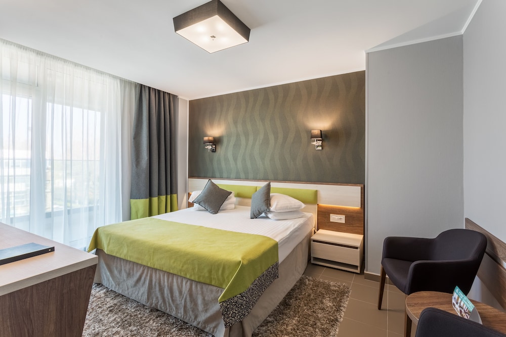 Double or Twin Room, 1 Double Bed, City View photo 2
